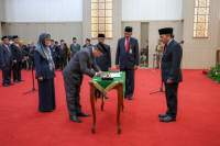 Rapihkan Barisan, Pj Gubernur Banten Al Muktabar Lantik Lima Pejabat Fungsional