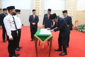 Pj Gubernur Banten Al Muktabar Lantik 96 Kepala Sekolah dan 58 Pengawas Sekolah