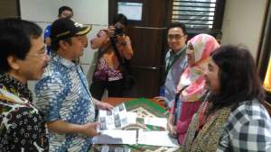 Wali Kota Tangerang Arief Wismansyah mengunjungi Job Fair di Kecamatan Periuk.