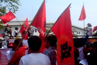 Tuntut Hak, Pekerja Lepas Berdemo Di Depan Gerbang PT. GOC