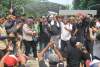 Ratusan Warga Tangsel dan Bogor Kembali Demo di depan Kantor BRIN, Tuntut Kepastian Soal Penutupan Jalan Puspiptek