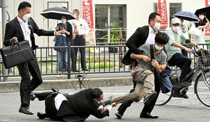 Vidio Penembakan Shinzo Abe Beredar di Sosmed, Ini yang Dilakukan Twitter hingga Facebook