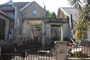 Rumah di Villa Dago yang di eksekusi tim juru sita Pengadilan Agama Tigaraksa, Kamis (30/4)