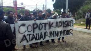 Aksi Demo di Depan Kantor Balaikota Tangsel 