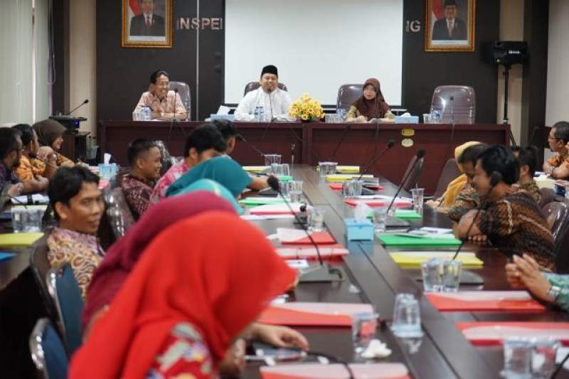 Wali Kota Tangerang Arief R Wismansyah memimpin rapat APIP.