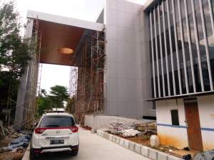 Gedung DPRD Kota Tangsel masih tahap pembangunan.