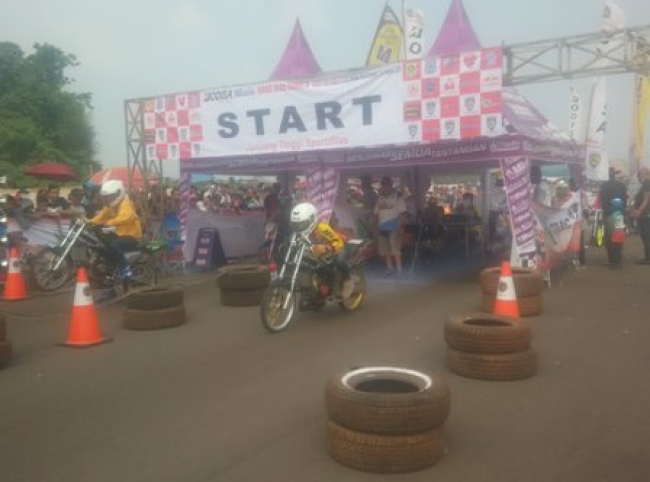 kejuaraan motor sport Drag Bike Serie 3 dilapangan TNI Angkatan Udara Cicangkal, Cisauk, Kabupayen Tangerang