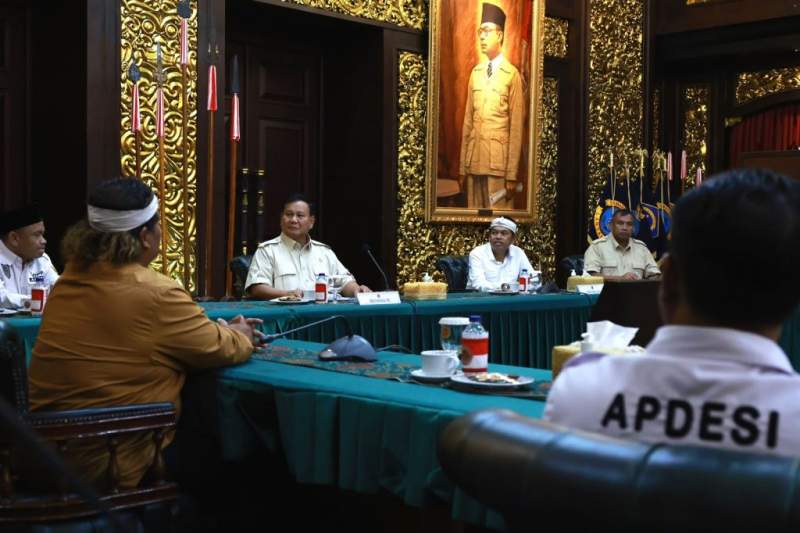 Menhan Prabowo Terima Asosiasi Pemerintah Desa, Ingatkan Pentingnya Peran Pemerintah Desa dalam Sishankamrata