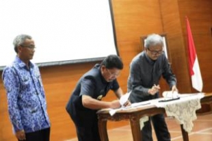 Tangerang- Penandatangan Penyerahan hibah BMM berupa Rusunawa dari Kemen PU ke Pemkot Tangerang, Selasa (21/1)DT
