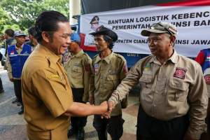 Pj Gubernur Al Muktabar Memberangkatkan Bantuan Pemprov Banten Untuk Korban Bencana Gempa Cianjur