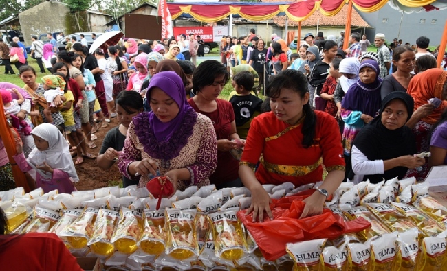 Kondisi bazzar minyak goreng yang dilaksanakan di Lapangan Kampung Dadap, Kelurahan Rawa Buntu, Serpong, Kota Tangerang Selatan