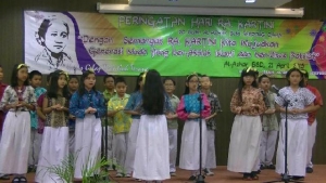 Peringati Hari Kartini, Siswa SD Nyanyikan 12 Lagu Kebangsaan