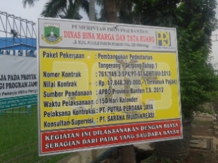 Serpong- Papan Proyek Pembangunan gorong-gorong di Serpong, Minggu (8/12)DT