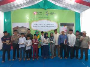 Walikota Tangsel Bersama Indah Kiat Tangerang Wakafkan Ribuan Mushaf Al Quran