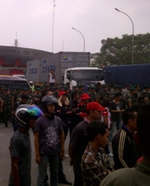 Buruh Demo blokir Jalan Tol balaraja.kamis (31/10)