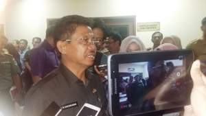 Wakil Wali Kota Tangerang Sachrudi saat memberikan keterangan kepada wartawan