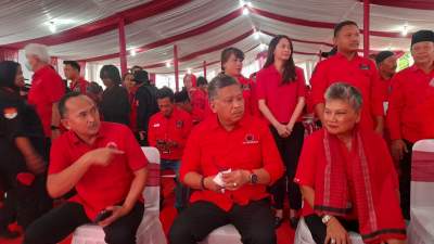 Sekjen PDI Perjuangan Hasto Kristiyanto saat safari politik bersama kader di Kota Tangsel.