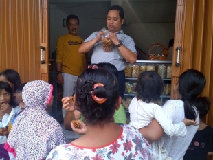Kunjungi UMKM : Walikota Borong Makanan Khas Kota Tangerang