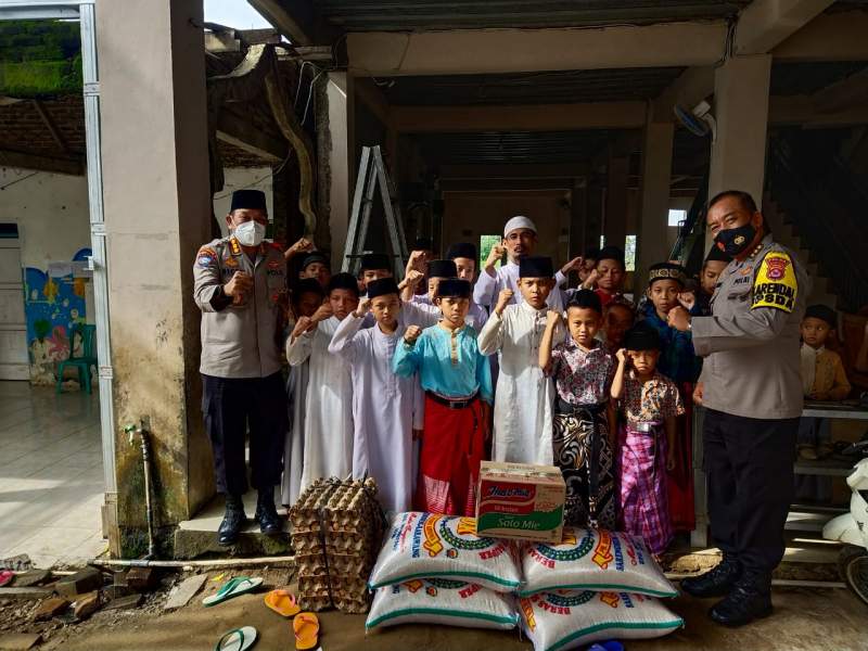 Implementasi Program Kapolda Banten, Karo Ops Bersama Dirbinmas Kunjungi Pondok Pesantren Yatim Piatu Baitul Qur&#039;an