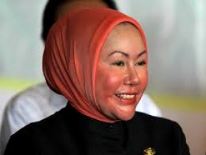 Ratu Atut, Gubernur Banten