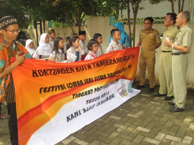 Kontingen FLS2N Tangsel Poto bersama sebelum menuju Kabupaten Serang, Banten