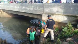 Tim Rescue Satpol PP Tangsel Berhasil Temukan Korban Hanyut di Kali Maharta