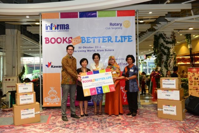Kawan Lama Foundation Berikan Bantuan 3.000 Buku