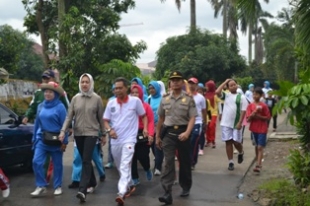 Pamulang- Jalan Sehat Bersama Walikota Tangsel,Airin Rachmi Diany,yang diadakan Kecamatan Pamulang,Minggu (17/11) Kemarin,berjalan sukses.(DT)