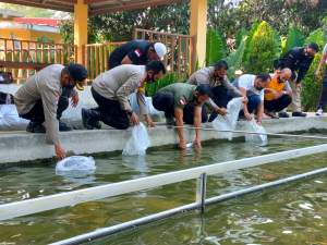 Komunitas PIC Banten, Dukung Ketahanan Pangan dan Bantu Polda Banten 5000 Bibit Ikan