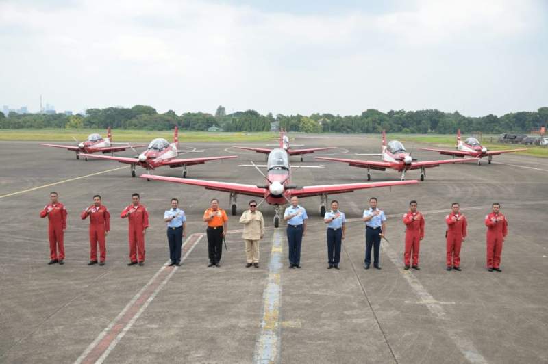 Menhan Prabowo Saksikan Manuver Alutsista Udara di Indodefence 2022