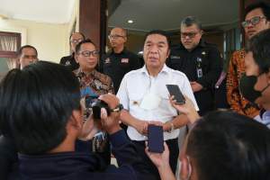 Pj Gubernur Banten Al Muktabar Imbau Masyarakat Tetap Tenang