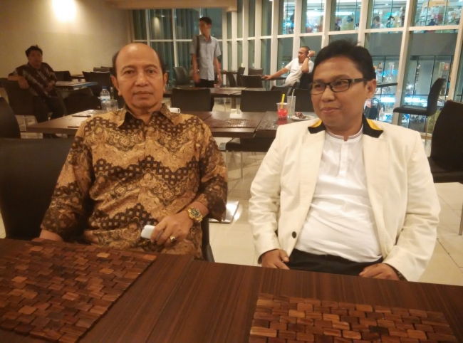 Wakil Ketua DPW PKS Provinsi Miptauddin saat mendampingi Shaleh MT saat diwawancara wartawan.