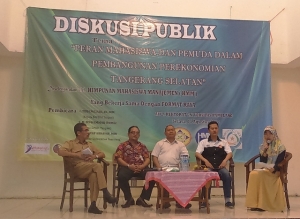 Diskusi Publik yang diselenggarakan oleh HMM Unpam bekerjasama dengan Format Raya bertemakan &quot;Peran Mahasiswa dan Pemuda dalam Pembangunan Pereokonomian Tangerang Selatan&quot; (12/08).