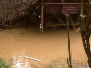 Kronjo- Korban banjir di daerah kronjo kesulitan air bersih, Kamis (16/1)DT