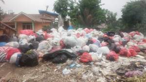 Tumpukan Sampah Bikin Warga Risau