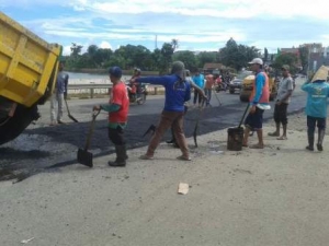 Perbaikin Jalan Provinsi di wilayah Tangsel masih sangat lambat