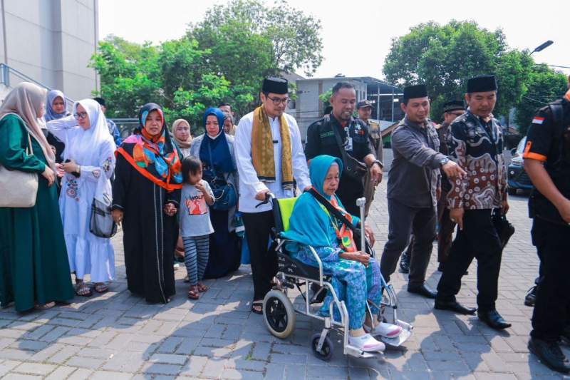 Pilar Lepas Keberangkatan 385 Calon Jemaah Haji dari Tangsel