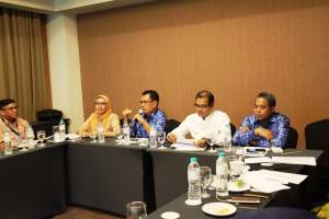 Sekretaris Daerah Kota Tangerang Dadi Budaeri saat memimpin rapat.