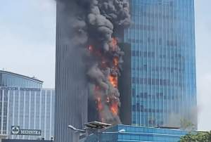Kebakaran di Gedung K-Link Tower: 2 Orang Terluka