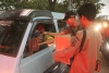 Bangun Harmonisasi, Pol PP Tangsel Sebar 350 Takjil di Lampu Merah Serpong