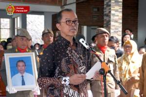 Sekretaris Daerah DIY Melepas Almarhum Biwara Yuswantana Ke Peristirahatan Terakhir