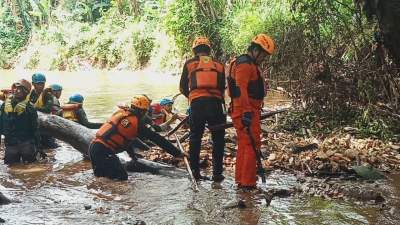Mitigasi Bencana, Pemkot Bersama Tim Gabungan Kebencanaan Lakukan Giat Bersih Sungai