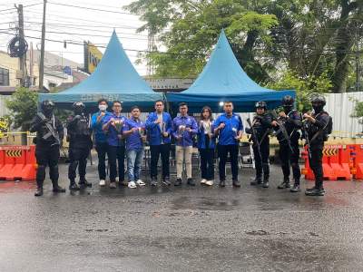 Bentuk Solidaritas, GAMKI Lakukan Aksi Bagi Bunga di Depan Polsek Astana Anyar Bandung