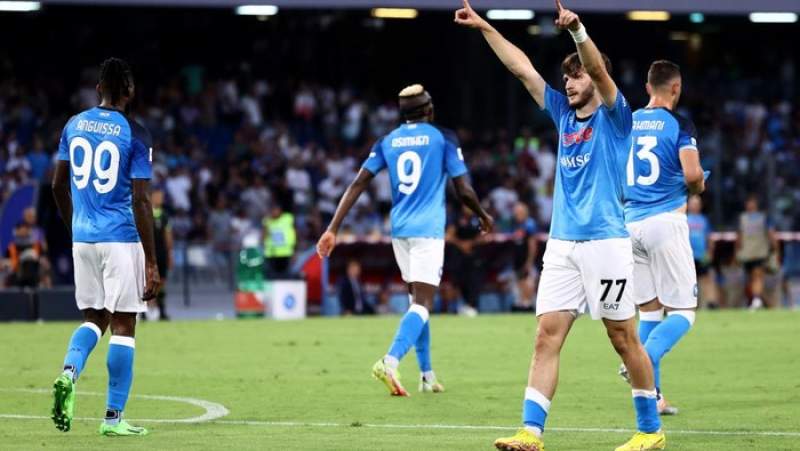 Napoli Bertengger di Puncak Klasemen Serie A