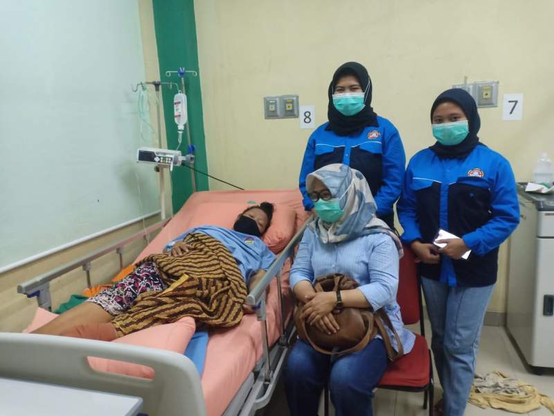 Antimah, warga Rawa Boni korban angin puting beliung jalani perawatan medis di rumah sakit.
