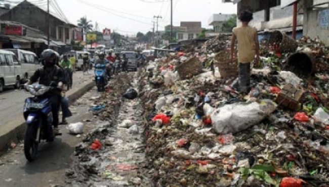 Pemandangan tumpukan sampah di Kota Tangerang Selatan