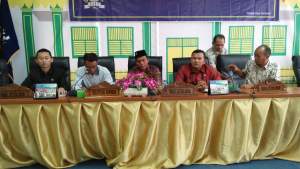 Anggota DPRD Tangsel saat menerima kunjungan Komisi ll DPRD Kabupaten Pesisir Selatan 