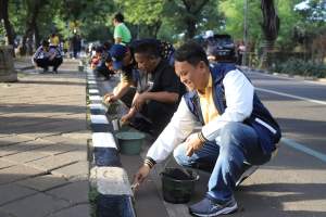 Percantik Kota Tangerang Jelang HUT Ke-31, Ratusan Pegawai Pemkot Lakukan Pengecatan Kanstin