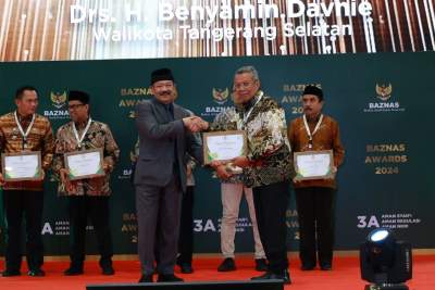 Benyamin Wali Kota Tangsel Raih Penghargaan Kepala Daerah Pendukung Pengelolaan Zakat Terbaik