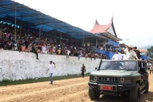 Menhan Prabowo Buka Pacu Kuda Wirabraja Open Race dan Tradisional Tahun 2023 di Bukit Gombak Batusangkar